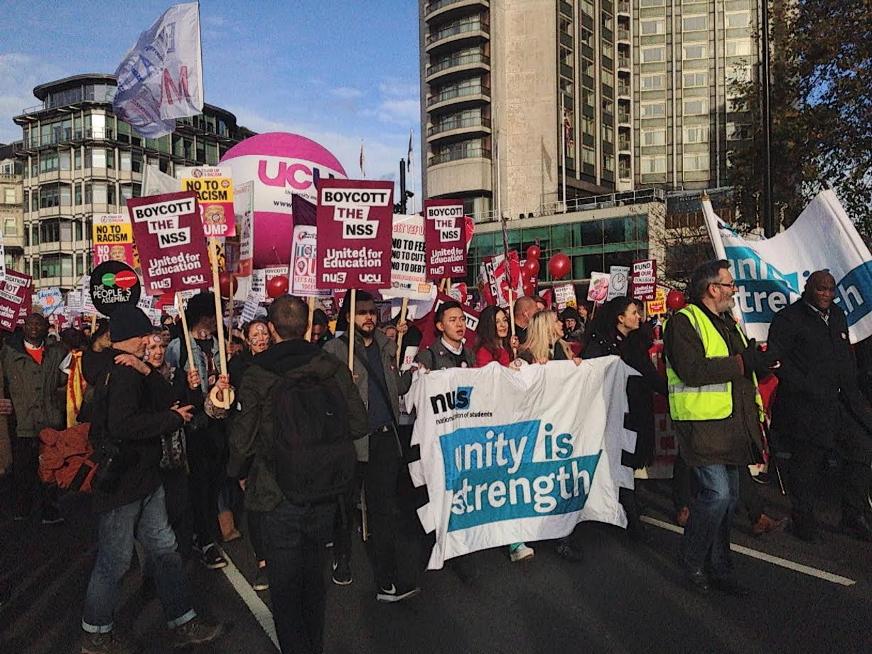 pressenza-protest-against-education-cuts-in-london