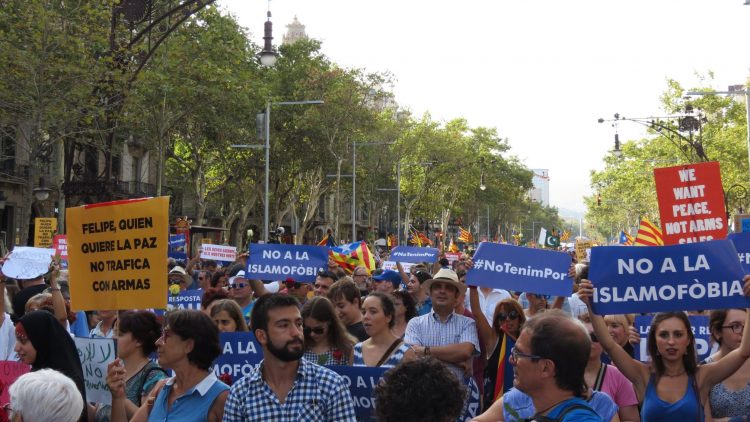 Miles De Personas Se Manifiestan En Barcelona Contra La Violencia