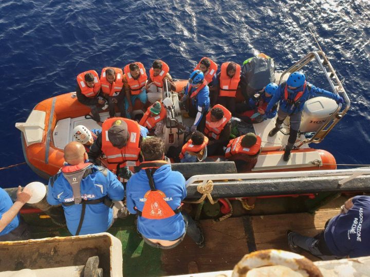 Le navi delle Ong tornano a salvare vite nel Mediterraneo