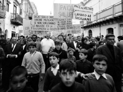 Danilo Dolci nella marcia per la pace e il lavoro del 1967