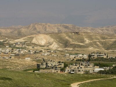 2048px-16-03-31-israelische_Siedlungen_bei_Za'atara-WMA_1184